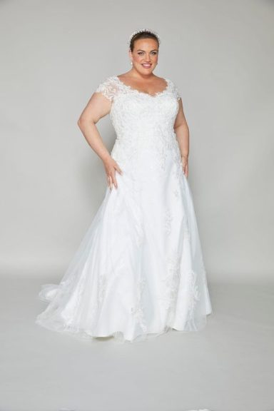 NEW ARRIVAL White Studio Curve - Plus Size Wedding Dress